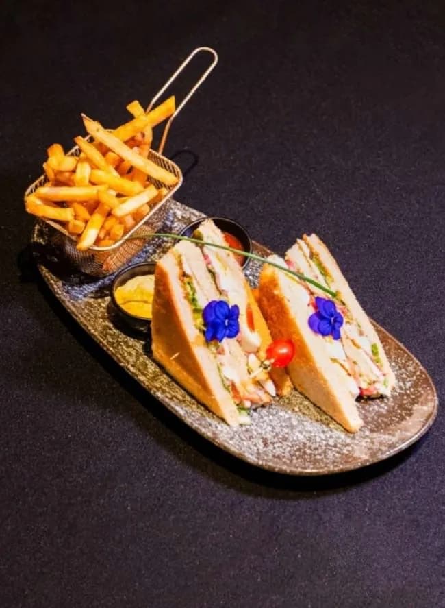 كلوب ساندويتش بالدجاج